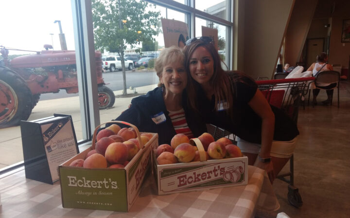 Recently, the residents of Wyndham Park went on a day trip together to Eckert’s Family Farms.